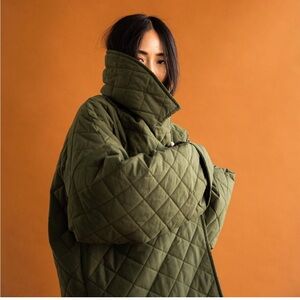 MARIAM AL SIBAI Duvet Long Quilted Blanket Relaxed Coat Army Olive Green Collar